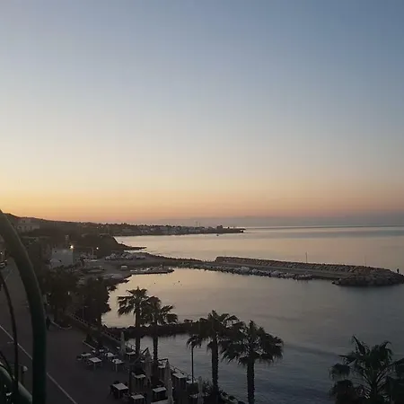 Amazing Sea View Flat דירה צ'יוויטווקיה